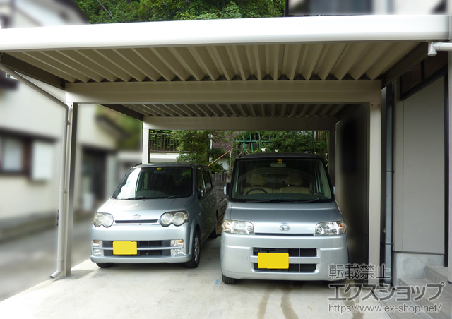 山梨県都留市ののカーポート ジーポートneo Aタイプ 2台用 角柱4本仕様 標準鼻隠し 積雪〜100cm対応+変形敷地対応セット 出隅B 水下カット用 施工例