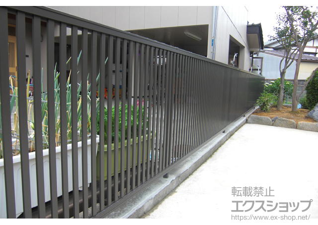 富山県富山市ののフェンス・柵 プレスタフェンス4型＜太たて桟＞ フリーポールタイプ 施工例