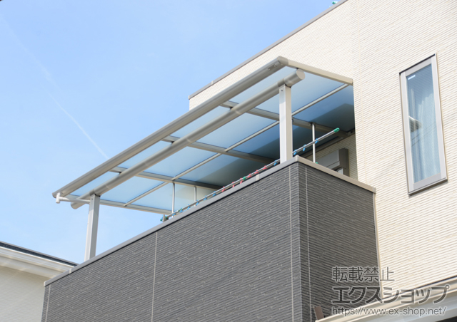 大阪府堺市ののバルコニー・ベランダ屋根 ヴェクターテラス F型 屋根タイプ 単体 積雪〜20cm対応＋吊り下げ式物干し 施工例