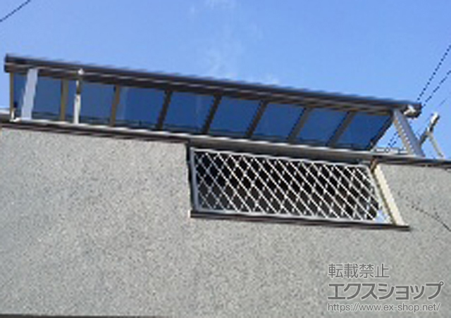 東京都東村山市ののバルコニー・ベランダ屋根 プレシオステラス R型 1500 屋根タイプ 単体 積雪〜50cm対応＋吊り下げ物干し 標準 2本入 施工例