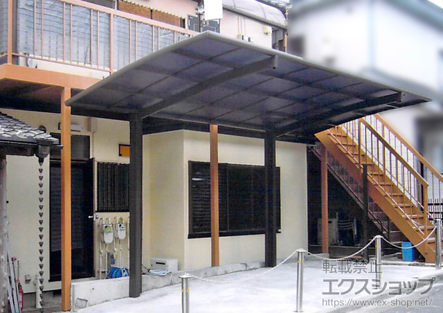 神奈川県横浜市のLIXIL リクシル（トステム）のカーポート カーブポートシグマIII 積雪〜20cm対応+着脱式サポート(補助柱)(1本入り) 施工例