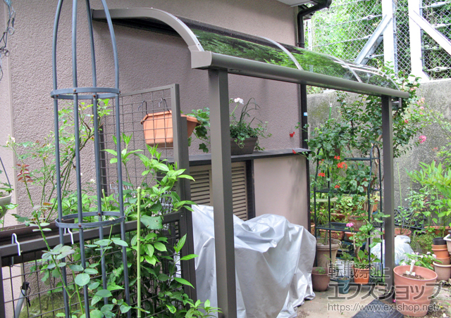 神奈川県川崎市のLIXIL リクシル（トステム）のテラス屋根 ライザーテラスII R型 テラスタイプ 単体 積雪〜20cm対応 施工例