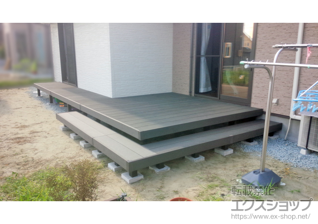 宮城県黒川郡富谷町ののウッドデッキ リウッドデッキ200+段床セット 正面・片側面 1段 施工例