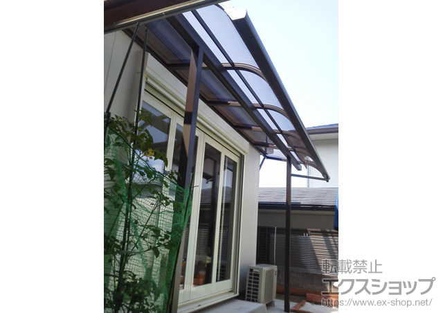 三重県名張市のLIXIL リクシル（トステム）のテラス屋根 ライザーテラスII R型 テラスタイプ 単体 積雪〜20cm対応 施工例