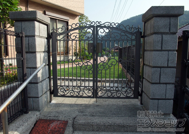 広島県広島市のの門扉 ルナシス門扉2型 両開き 門柱使用 施工例
