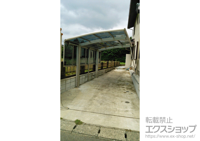 福岡県宗像市ののカーポート レイナポートグラン　積雪〜20cm対応+サイドパネル+着脱式サポート(2本入り) 施工例