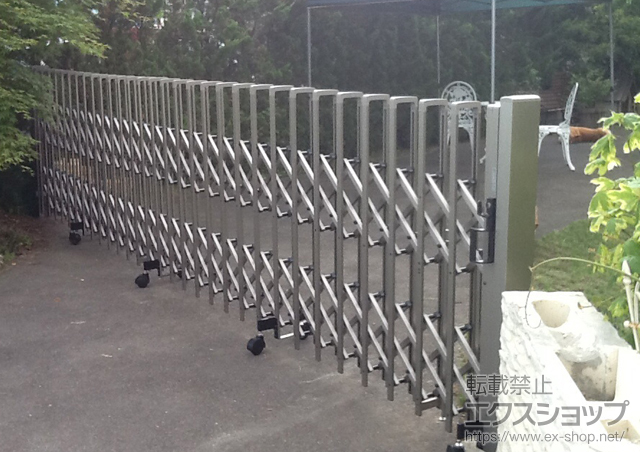 北海道亀田郡七飯町ののカーゲート トリップゲート ペットガード型 ノンレール 片開き54S 施工例