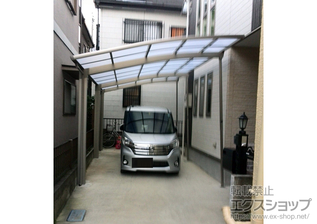 埼玉県越谷市のLIXIL リクシル（トステム）のカーポート カーブポートシグマIII 延長 積雪〜20cm対応＋着脱式サポート ロング柱23用 1本入×3 施工例