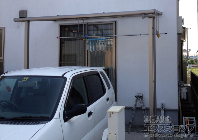 兵庫県明石市のLIXIL リクシル（トステム）のテラス屋根 ライザーテラスII F型 テラスタイプ 単体 積雪〜20cm対応＋吊り下げ物干し ロング 標準 2本入×1 施工例