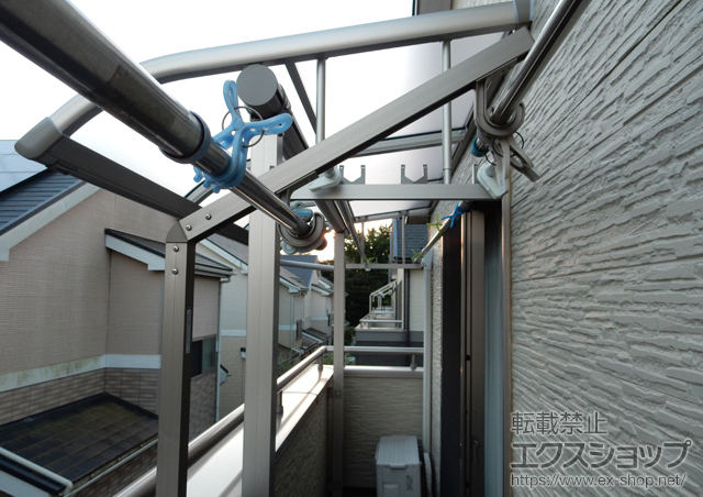 千葉県船橋市ののバルコニー・ベランダ屋根 プレシオステラス R型 屋根タイプ 単体 積雪〜20cm対応＋吊り下げ物干し 標準 2本入 施工例