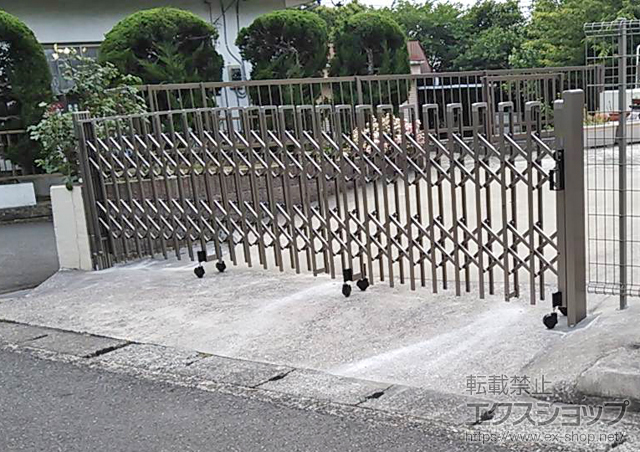 神奈川県横浜市ののカーゲート トリップゲート 傾斜地専用型 ノンレール 片開き 47S 施工例