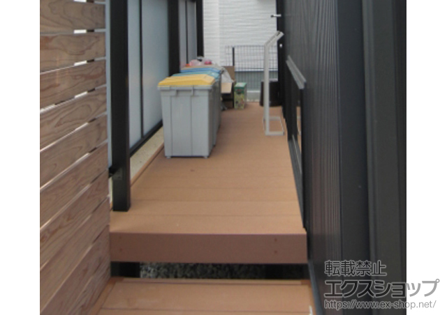 広島県広島市ののウッドデッキ リウッドデッキ 200+独立式リウッドステップ2型 1段 施工例