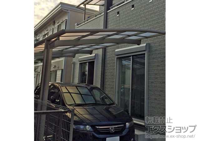 埼玉県新座市のLIXIL リクシル（トステム）のカーポート カーブポートシグマIII 延長 積雪〜20cm対応+カーブポートシグマIII 延長 積雪〜20cm対応 着脱式サポート柱 ロング柱23用（1本入り） 施工例