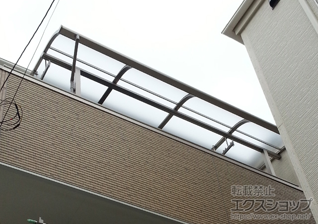 埼玉県川口市のLIXIL リクシル（トステム）のバルコニー・ベランダ屋根 ライザーテラスII R型 屋根タイプ 単体 積雪〜20cm対応 施工例