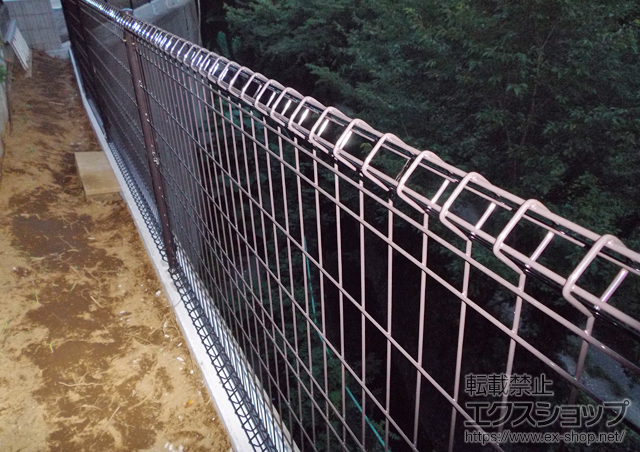 神奈川県横浜市ののフェンス・柵 イーネットフェンス1M型 間仕切柱施工 施工例