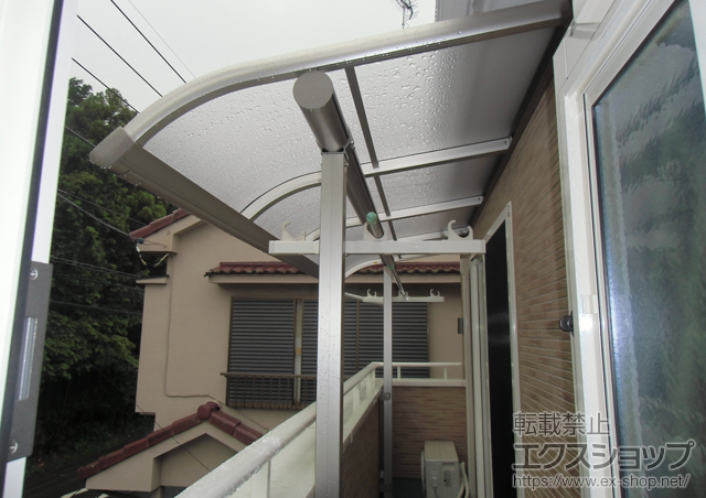 埼玉県入間郡毛呂山町ののバルコニー・ベランダ屋根 プレシオステラス R型 屋根タイプ 単体 積雪〜20cm対応 施工例