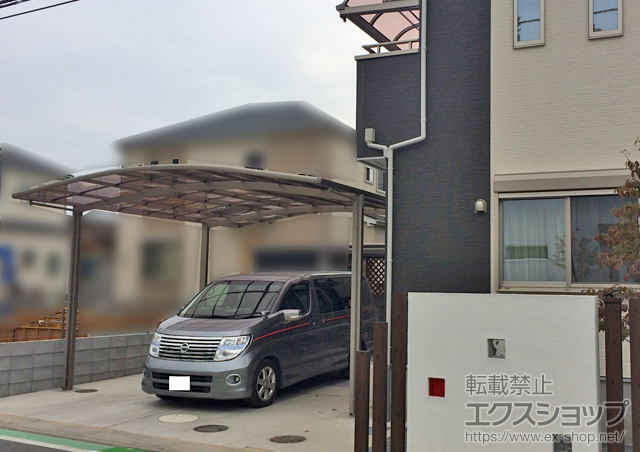 埼玉県さいたま市のLIXIL リクシル（トステム）のカーポート カーブポートシグマIII ワイド 積雪〜20cm対応 施工例