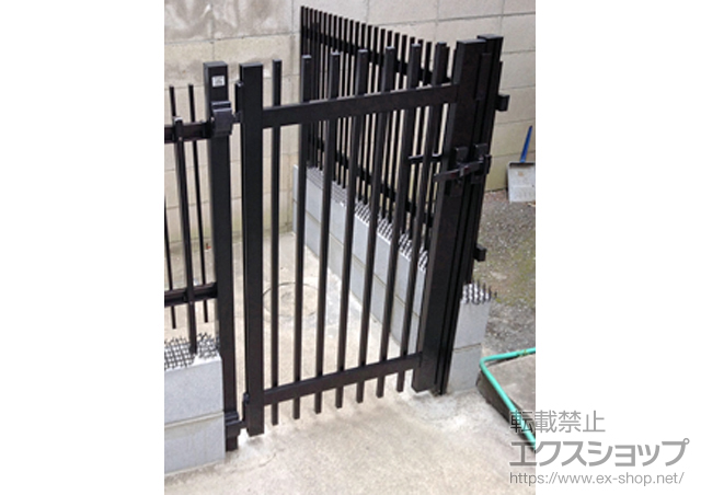 東京都豊島区のの門扉 アーキカットAタイプ 片開き　埋込施工用柱使用 施工例