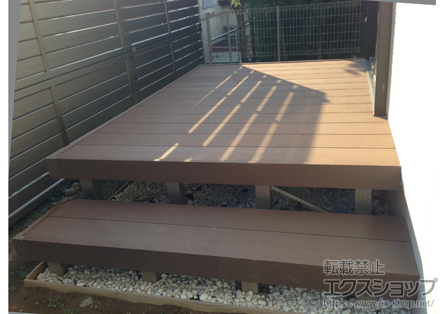 神奈川県川崎市ののウッドデッキ リウッドデッキ 200＋段床セット 1段 片側面タイプ 施工例