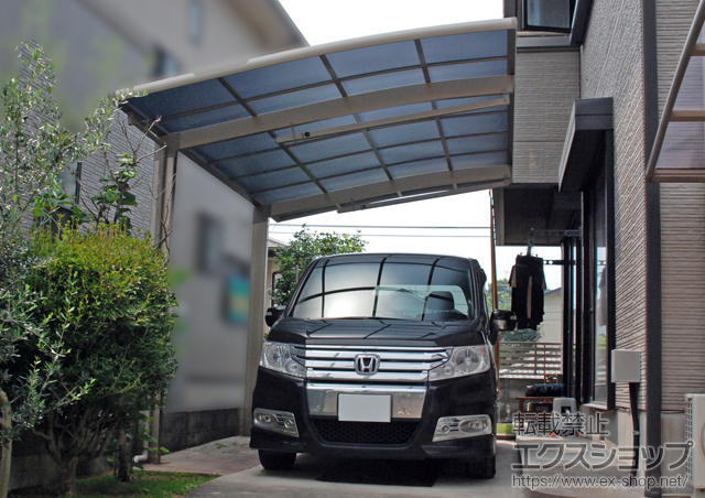 埼玉県熊谷市のLIXIL リクシル（トステム）のカーポート カーブポートシグマIII 積雪〜20cm対応+収納式サポート柱　ロング柱23　1本入り 施工例