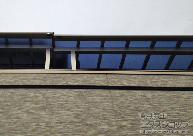 神奈川県川崎市ののバルコニー・ベランダ屋根 ヴェクターテラス F型 1500 屋根タイプ 単体 積雪〜50cm対応＋吊り下げ式物干し 標準 2本入 施工例