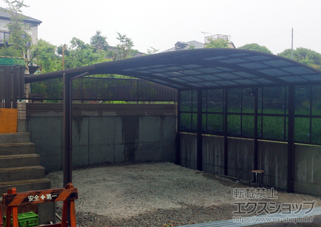 静岡県駿東郡長泉町のLIXIL リクシル（トステム）のカーポート カーブポートシグマIII ワイド 積雪〜20cm対応＋カーブポートシグマIII用 サイドパネル 施工例