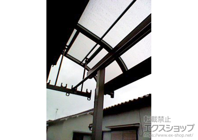 兵庫県尼崎市のLIXIL リクシル（トステム）のバルコニー・ベランダ屋根 ライザーテラスII R型 屋根タイプ 単体 積雪〜20cm対応 施工例