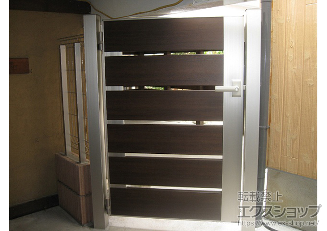 神奈川県横浜市のの門扉 ルシアス門扉BW01型 横スリット 片開き 複合カラー 門柱使用 施工例