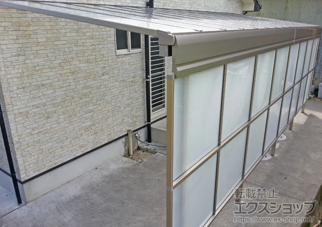 和歌山県田辺市のLIXIL リクシル(トステム)のテラス屋根 ライザーテラスII F型 テラスタイプ 連棟 積雪〜20cm対応+前後移動物干し+前面スクリーン 2段仕様 施工例