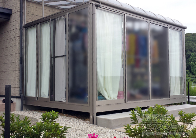 三重県四日市市ののテラス囲い・サンルーム サンクスペース? R型 床納まり ガラス組み込みタイプ 積雪〜20cm対応 施工例