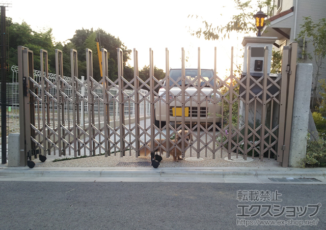 大阪府羽曳野市ののカーゲート トリップゲート ペットガード型 ノンレール 片開き 施工例