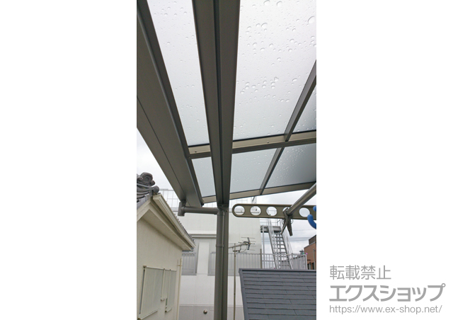 東京都葛飾区のLIXIL リクシル（トステム）のバルコニー・ベランダ屋根 ライザーテラスII F型 屋根タイプ 単体 積雪〜20cm対応 施工例