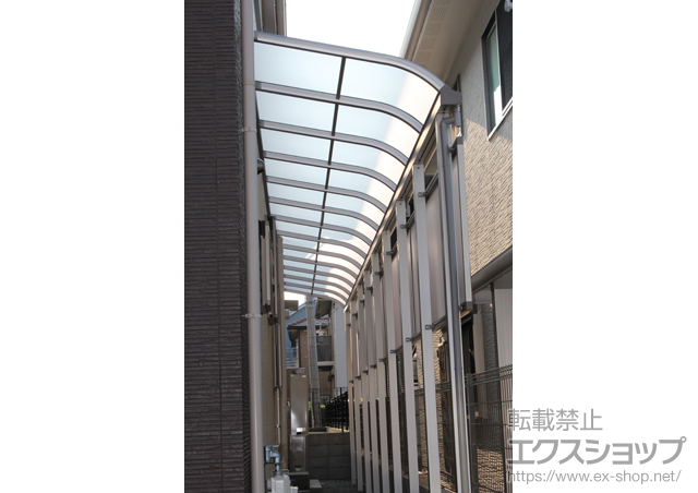 兵庫県三田市ののテラス屋根 ヴェクターテラス R型 テラスタイプ 四連棟 積雪〜20cm対応＋前面パネル 柱標準タイプ(テラス屋根用) 施工例