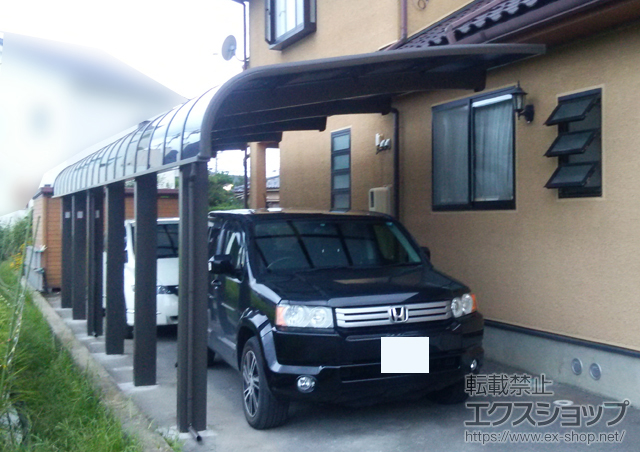 長野県上田市のLIXIL リクシル（トステム）のカーポート テールポートシグマIII 1500 縦連棟 積雪〜50cm対応+ロング柱23用 着脱式サポート柱(1本入り) 施工例