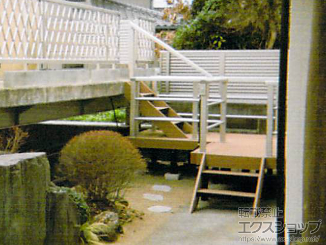 宮城県気仙沼市ののウッドデッキ リウッドデッキ200＋シンプルモダンデッキフェンス2型 横格子2本＋リウッドステップ5型 施工例