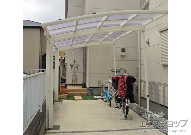 神奈川県相模原市ののカーポート レイナポートグラン　積雪〜20cm対応＋着脱式サポート柱 2本入×1セット＋枯葉よけネット 施工例