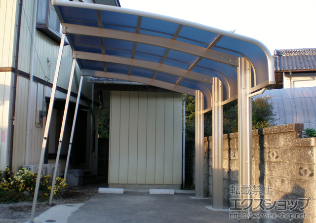 群馬県渋川市ののカーポート レイナキャップポートグラン50　積雪〜50cm対応＋着脱式サポート（3本入り） 施工例