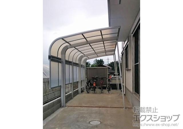 東京都東久留米市のLIXIL リクシル（トステム）のカーポート テールポートシグマIII 延長 積雪〜20cm対応+ロング柱23用 着脱式サポート(1本入り)+サイドパネル(片側分) 施工例