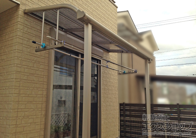 福岡県福岡市ののテラス屋根 プレシオステラス R型 テラスタイプ 単体 積雪〜20cm対応+吊り下げ式物干し　標準2本入り 施工例