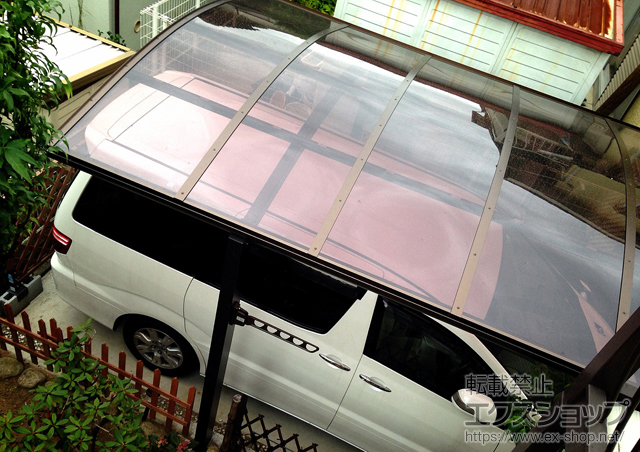 埼玉県比企郡鳩山町ののカーポート レイナワンポートグラン　積雪〜20cm対応＋水平式物干し（2本入り） 施工例