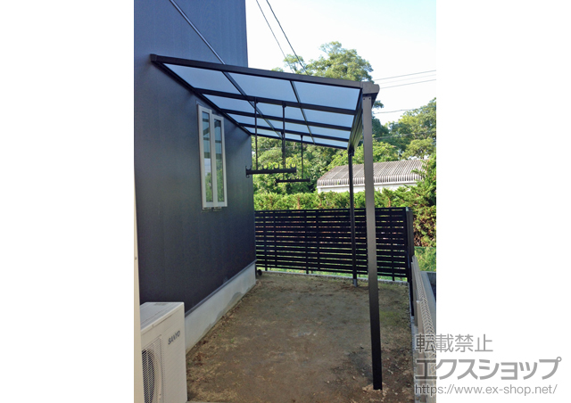 三重県伊賀市のLIXIL リクシル（トステム）のテラス屋根 ライザーテラスII F型 テラスタイプ 単体 積雪〜20cm対応+吊り下げ物干し 標準2本入り 施工例
