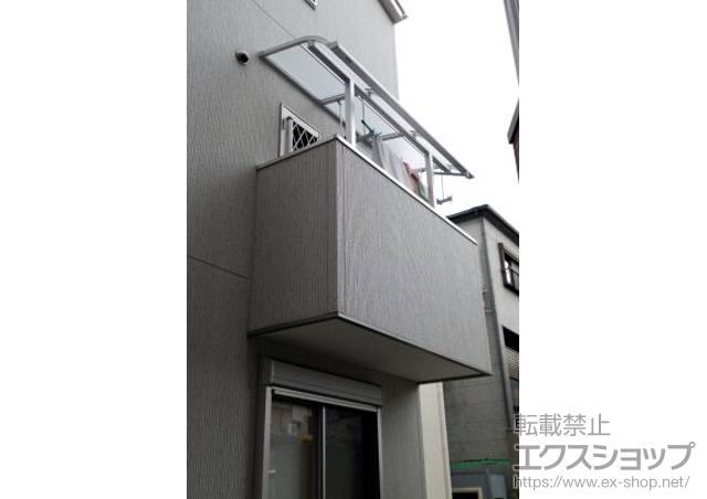 大阪府豊中市のLIXIL リクシル（トステム）のバルコニー・ベランダ屋根 ライザーテラスII R型 屋根タイプ 単体 積雪〜20cm対応＋吊り下げ物干し 施工例