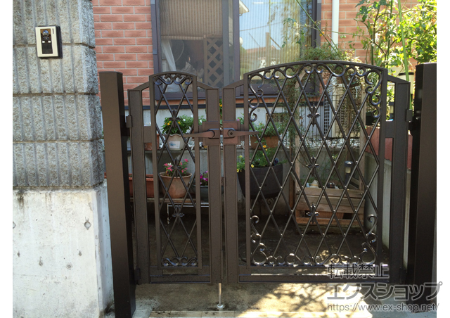 神奈川県横浜市のの門扉 ファンタジア門扉1型 両開き親子　門柱使用 施工例