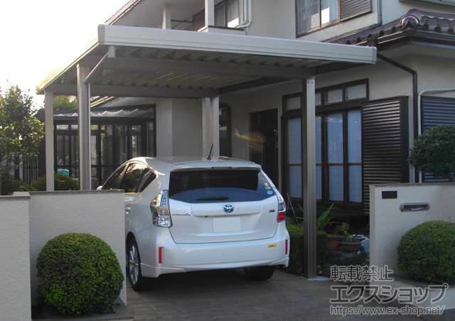 埼玉県桶川市のLIXIL リクシル（トステム）のカーポート テリオスポートIII 900 角柱4本仕様 積雪〜30cm対応 施工例