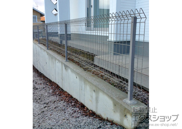 青森県八戸市ののフェンス・柵 メッシュフェンスG10-R　フリー支柱タイプ 施工例