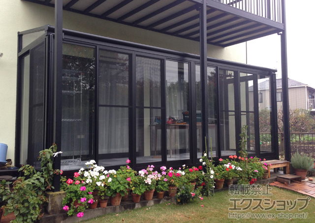 東京都小金井市のLIXIL リクシル（トステム）のテラス囲い・サンルーム ほせるんですII F型 床納まり 積雪〜20cm対応＋吊り下げ物干し 標準 2本入/網戸/物干し取付桟/カーテンレールセット(色：ブロンズ) 施工例