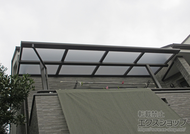 東京都三鷹市のLIXIL リクシル（トステム）のバルコニー・ベランダ屋根 ライザーテラスII F型 屋根タイプ 単体 積雪〜20cm対応 施工例