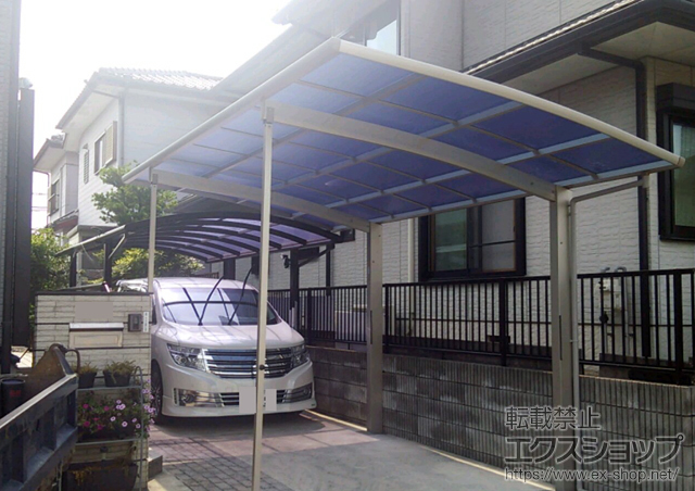 三重県四日市市ののカーポート プレシオスポート 積雪〜20cm対応＋着脱式補助柱　2本入り 施工例