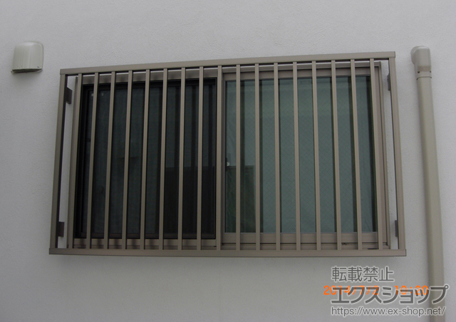 広島県広島市のLIXIL リクシル（トステム）の面格子・窓格子 高強度面格子 縦格子 施工例