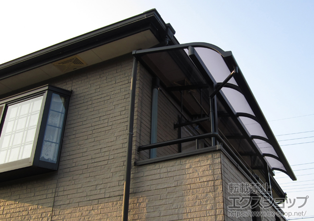 兵庫県姫路市のLIXIL リクシル（トステム）のバルコニー・ベランダ屋根 ライザーテラスII R型 屋根タイプ 単体 積雪〜20cm対応 施工例